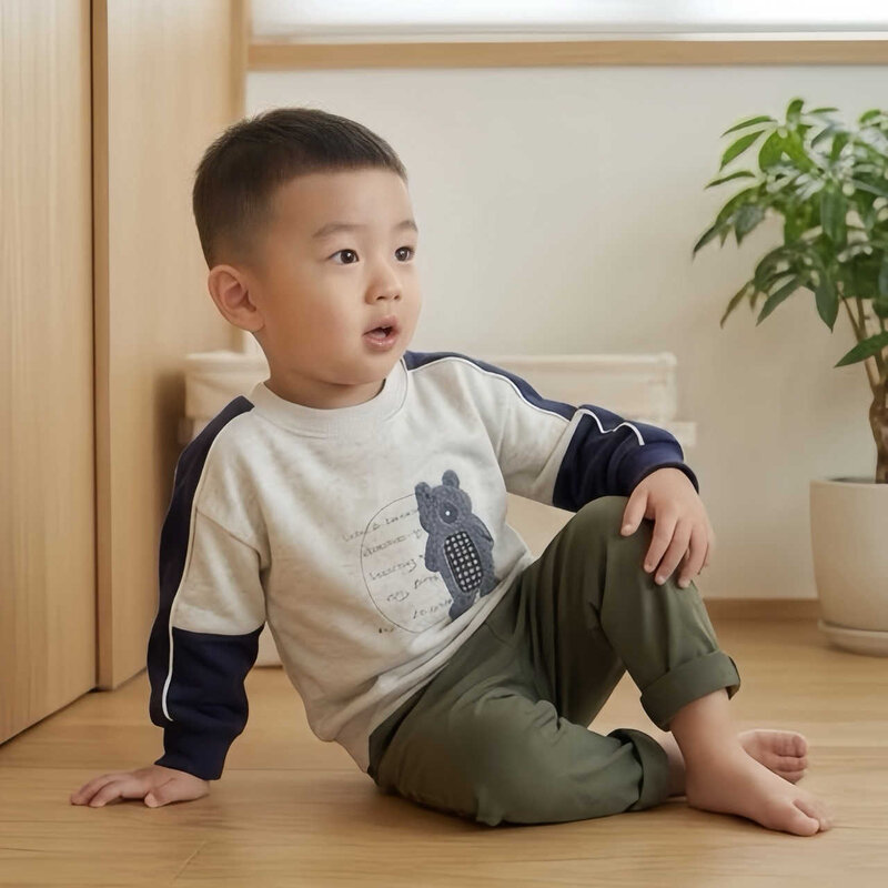 格紋肚灰熊撞色拼接大學T上衣 圖片 4
